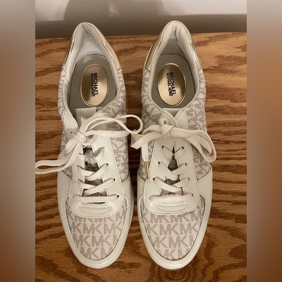 Michael Kors Monique Sneakers - Picture 2 of 6